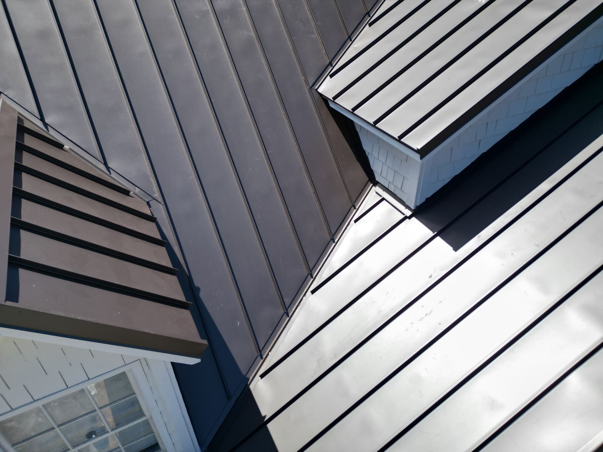 Gallery photos for Standing-Seam Metal Roof (Antique color) installation in San Juan Capistrano: Image #2