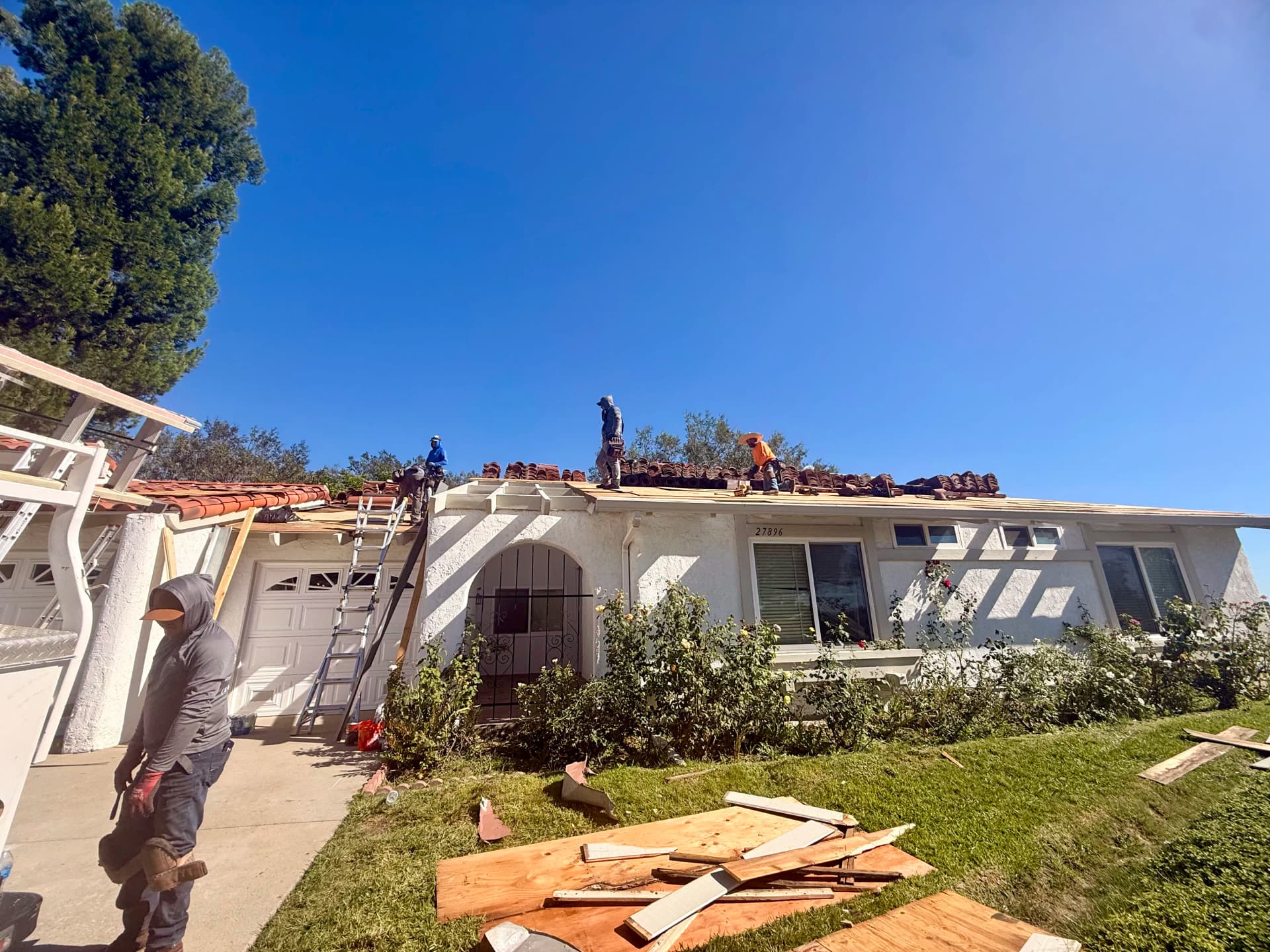 Gallery photos for 30-Year-Old Clay Tile Roof Gets New Underlayment in Mission Viejo: Image #1