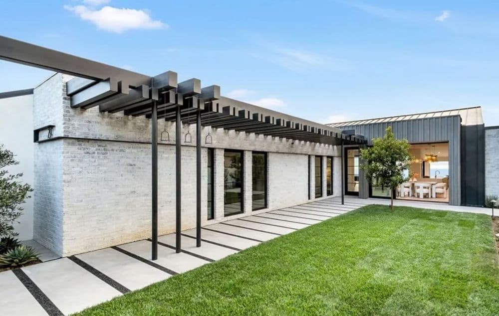 Gallery photos for Standing-Seam Metal Roof in Corona Del Mar, CA: Image #3